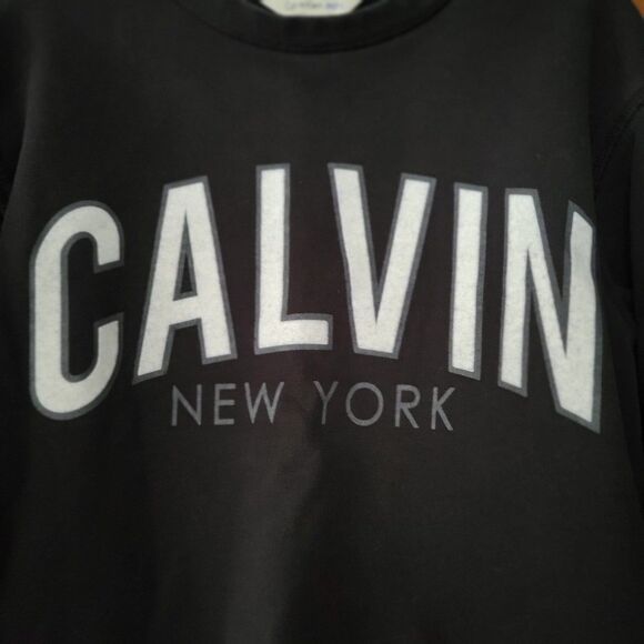 Junior's size Small Calvin Klein cropped crewneck sweatshirt - Picture 3 of 4